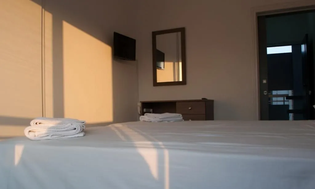 St. George Rent Rooms Larnaca Appartamento