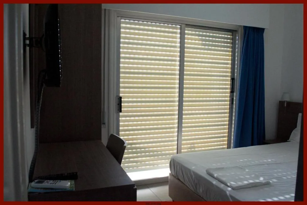 St. George Rent Rooms Larnaca Appartamento