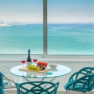 Apartment Front-row - Skyline Retreat - Pool Access, Larnaka