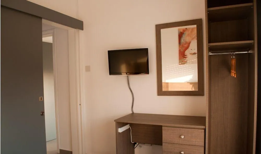 Apartment St. George Rent Rooms Larnaka